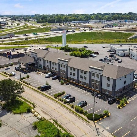 Comfort Inn & Suites St Louis-Hazelwood Bagian luar foto