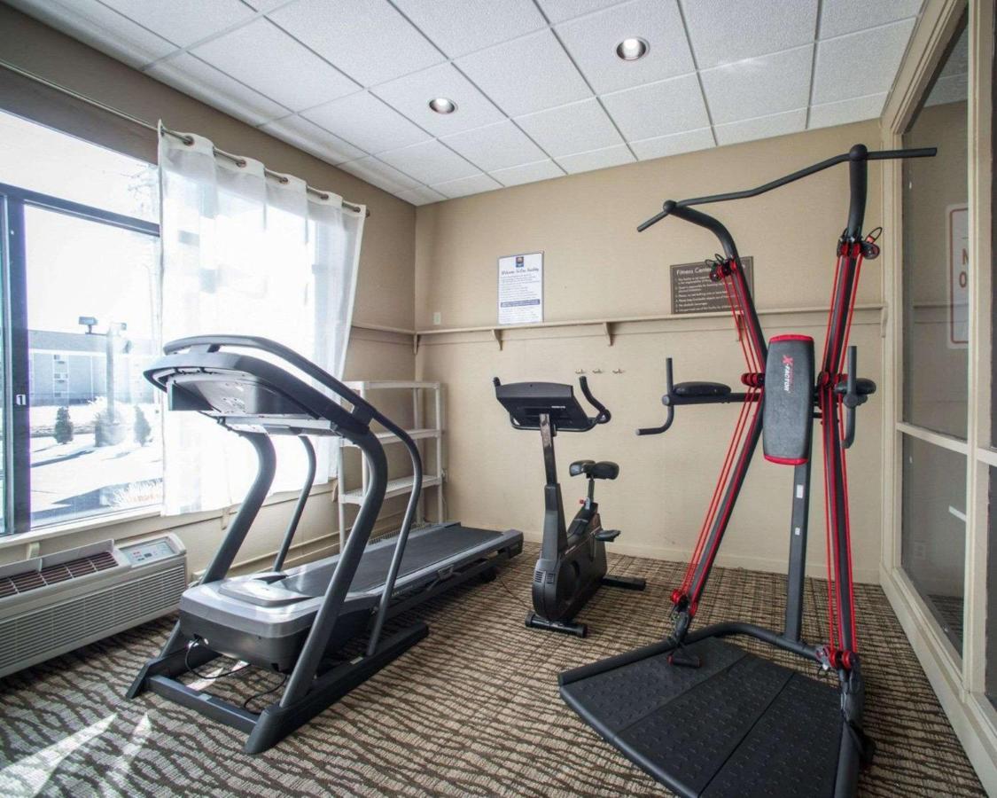 Comfort Inn & Suites St Louis-Hazelwood Bagian luar foto
