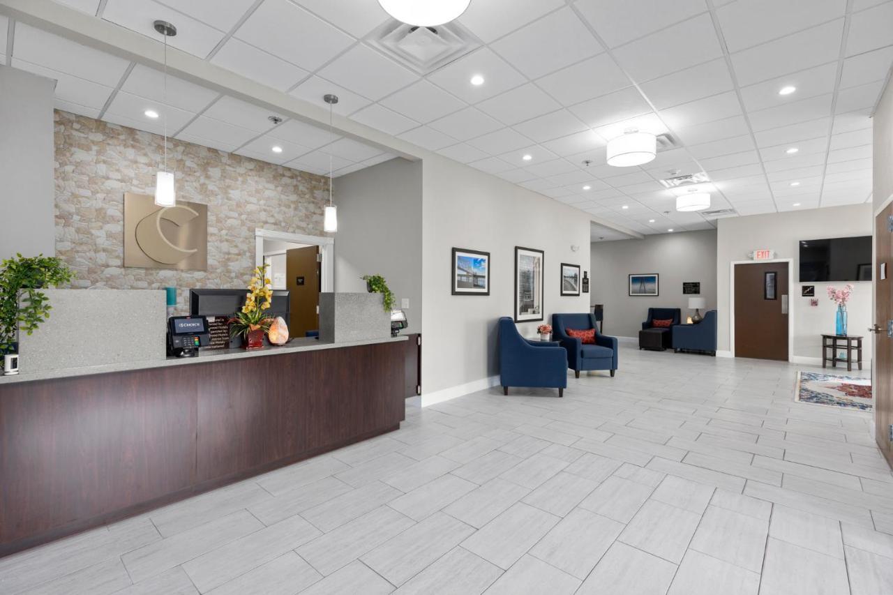 Comfort Inn & Suites St Louis-Hazelwood Bagian luar foto
