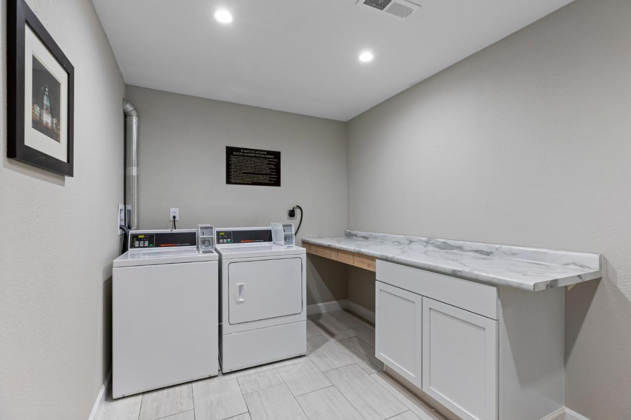 Comfort Inn & Suites St Louis-Hazelwood Bagian luar foto