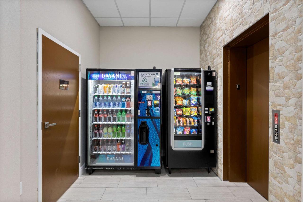 Comfort Inn & Suites St Louis-Hazelwood Bagian luar foto