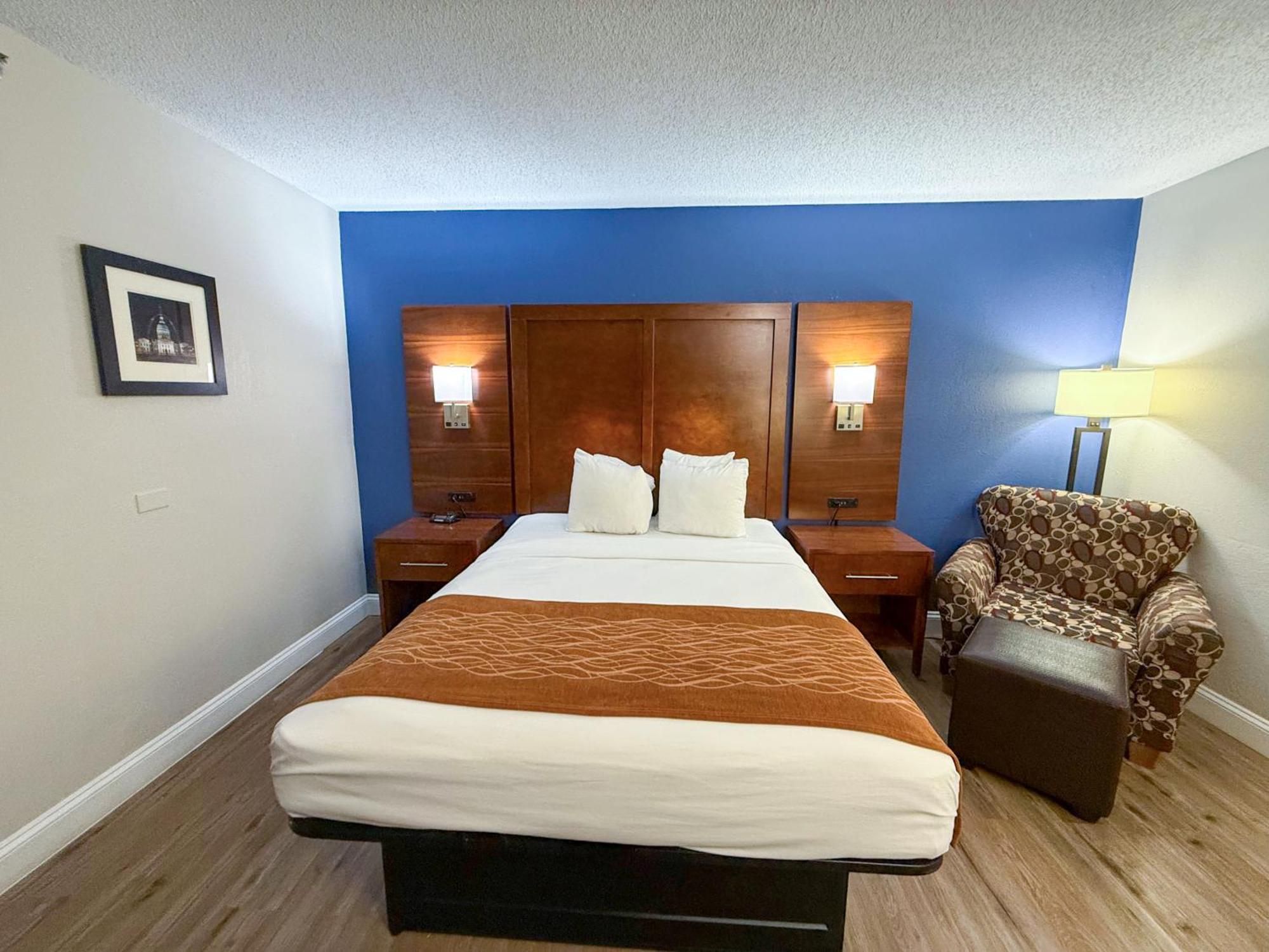Comfort Inn & Suites St Louis-Hazelwood Bagian luar foto