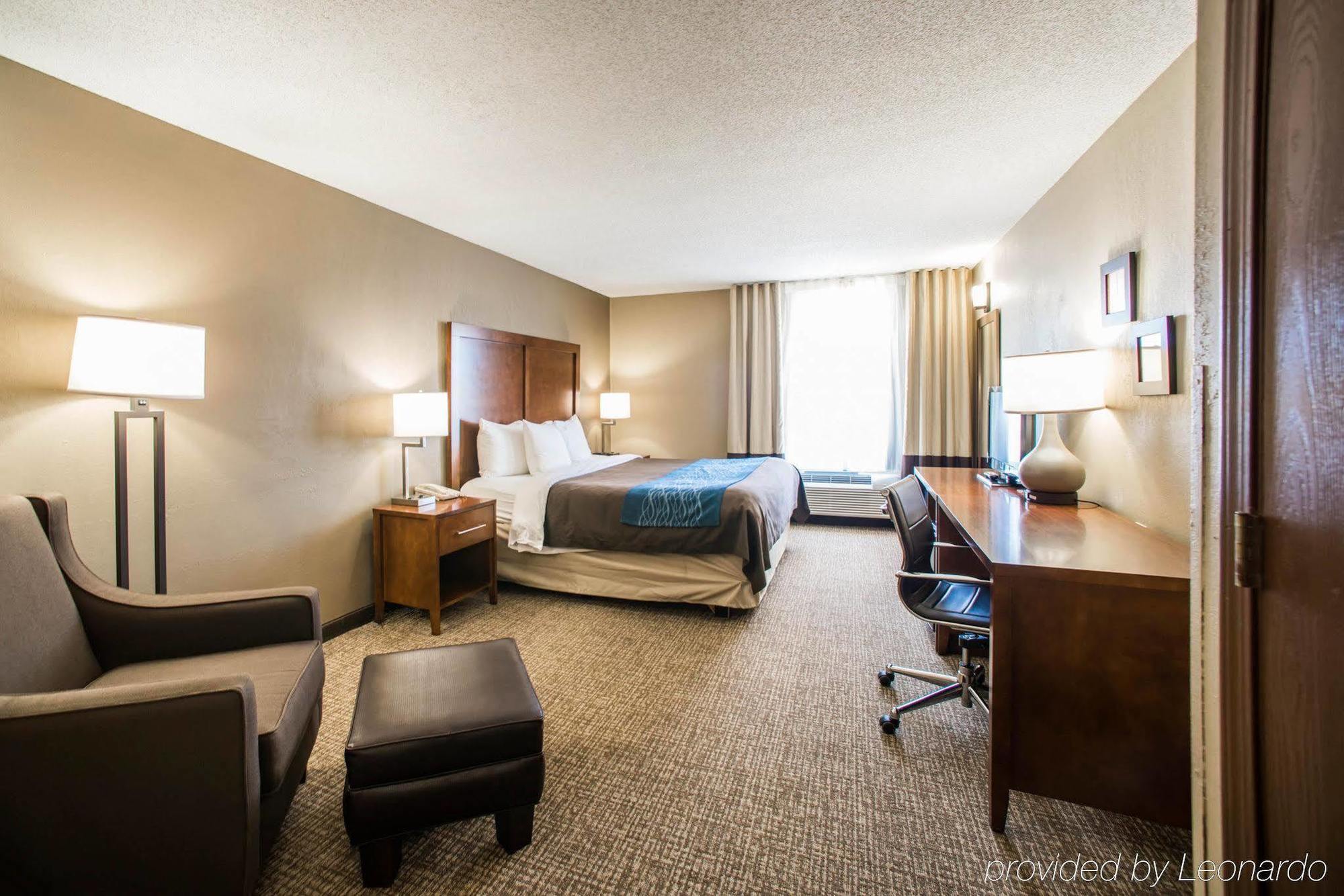 Comfort Inn & Suites St Louis-Hazelwood Bagian luar foto
