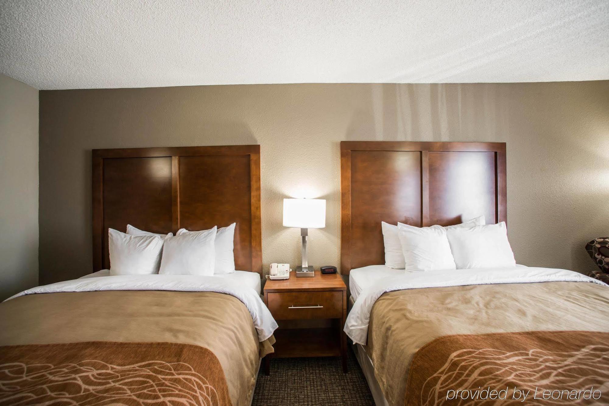 Comfort Inn & Suites St Louis-Hazelwood Bagian luar foto