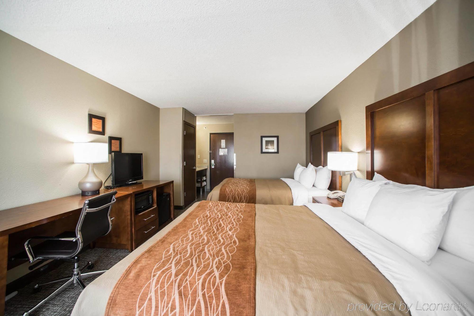 Comfort Inn & Suites St Louis-Hazelwood Bagian luar foto