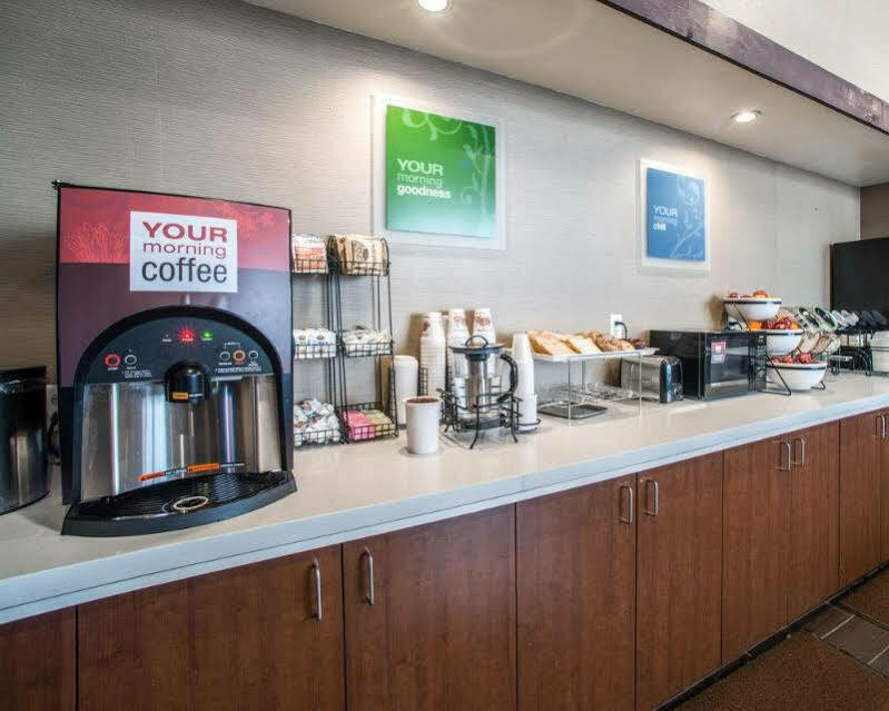 Comfort Inn & Suites St Louis-Hazelwood Bagian luar foto